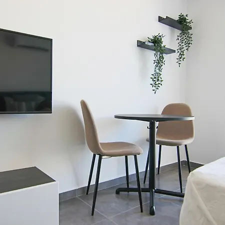 Phaedrus Living: Seaside Luxury Flat Athina 116 *