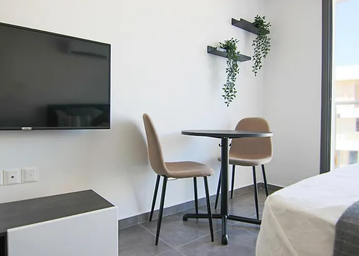 Phaedrus Living: Seaside Luxury Flat Athina 116 *