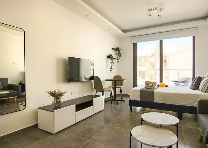 Phaedrus Living: Seaside Luxury Flat Athina 116 パ フォス