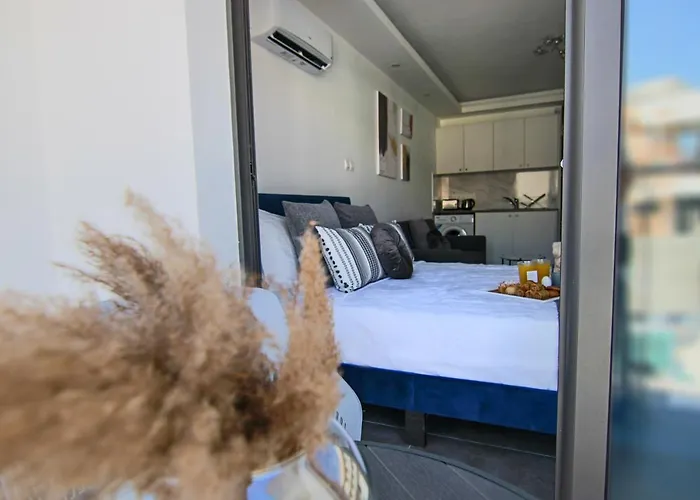 Phaedrus Living: Seaside Luxury Flat Athina 116 パ フォス