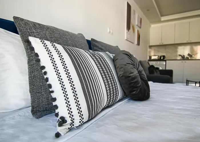 Phaedrus Living: Seaside Luxury Flat Athina 116